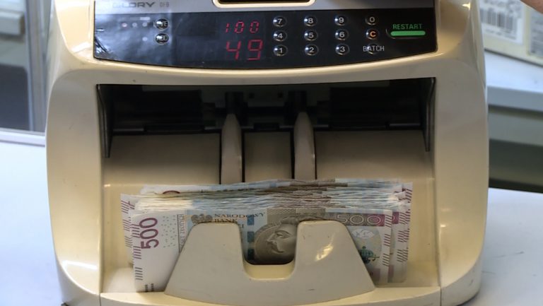 Stopy procentowe mogą wzrosnąć o 1,5 pkt proc. w ciągu kwartału. Najwyższa od 20 lat inflacja spowodowała osłabienie złotego i przecenę na rynku obligacji [DEPESZA]