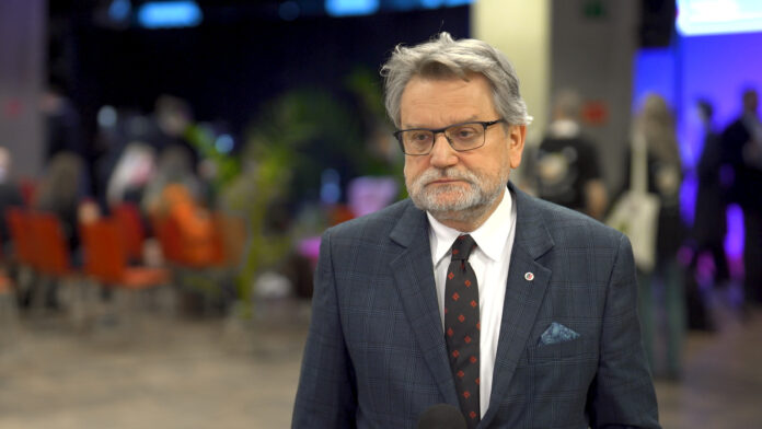 pinkas-fake-news-foto